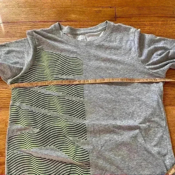 The Nike Tee Dri-fit - Picture 3 of 8